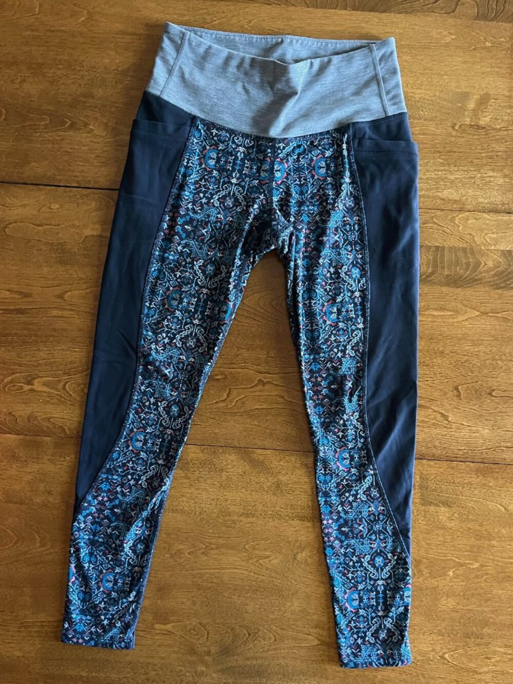 Athleta tapestry print navy and gray leggings S